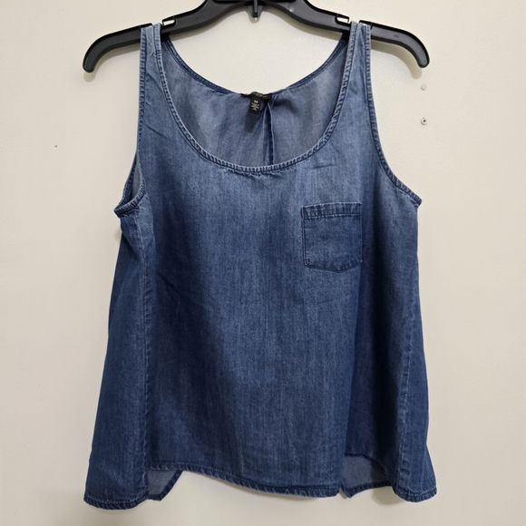 JESSICA SIMPSON Medium Sleeveless Denim Split Back Scoop Neck Pocket Tank - Picture 5 of 11